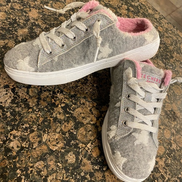 Kids Sketchers Slip Ons Size 4 Girls ! Sparkling ✨ and glittery ! 💗✨ - Picture 11 of 15